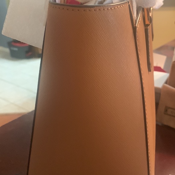 Tory Burch - Picture 2 of 5